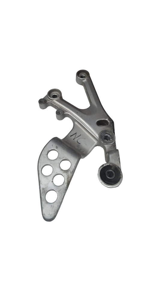 חושבת רגלית רוכב ימין משומשת להונדה NC700