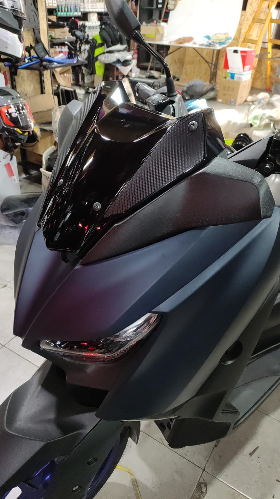 XMAX 125  מגן רוח שחור